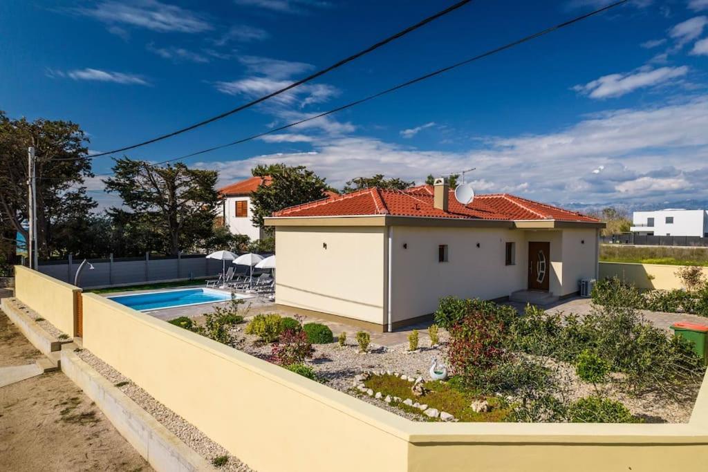 Villa Mattina, With Heated Pool And Jacuzzi ปริฟลากา ภายนอก รูปภาพ